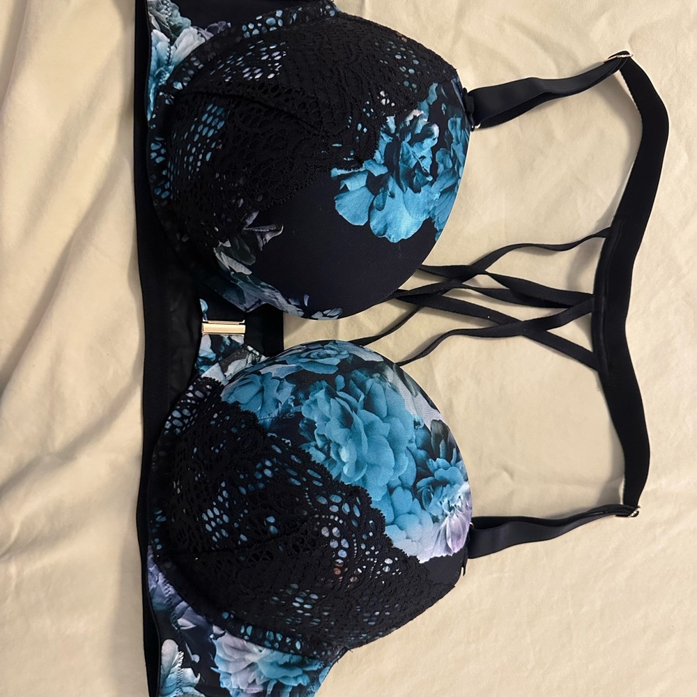 Blue/black lace floral push-up plunge bra.  Cacique. Size 44B